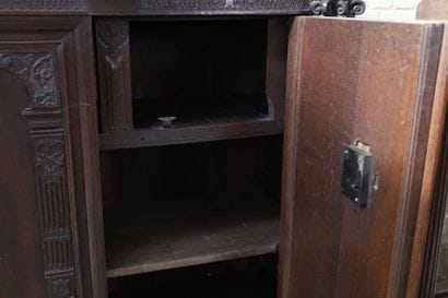 PETITE ARMOIRE FLAMANDE EN CHENE XVIIè 

En...