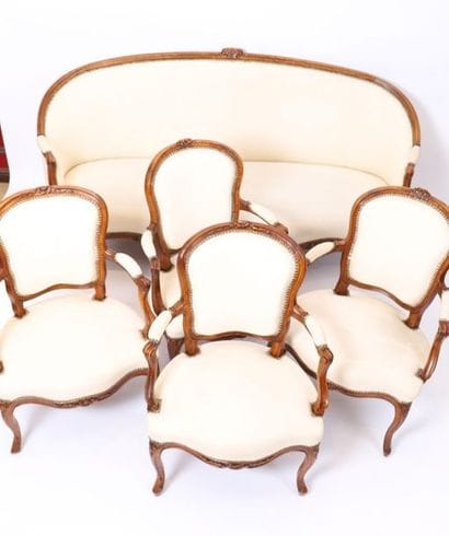 SALON 5 PIECES LOUIS XV

En bois naturel...