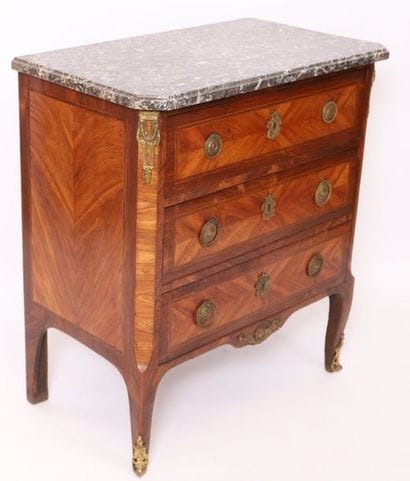PETITE COMMODE MARQUETEE PARISIENNE TRANSITION

En...