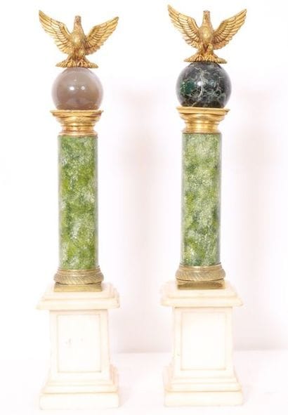 PAIRE DE COLONNES DECORATIVES 