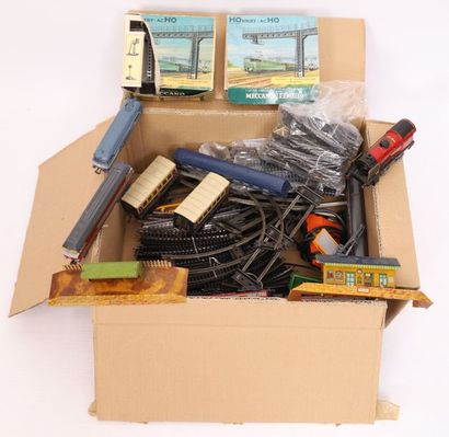 SET OF ENGINES, WAGONS, RAILS, SCENERY AND...