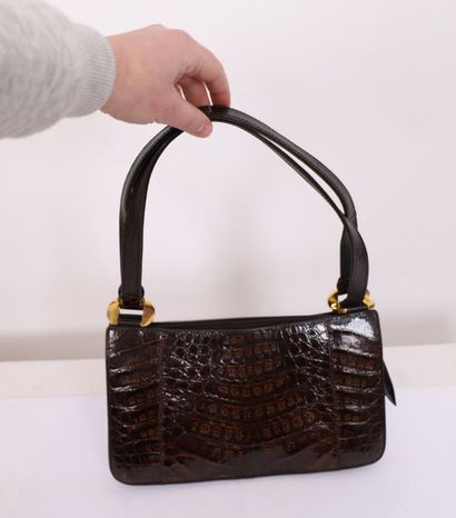 VINTAGE LEATHER HANDBAG

With double handles,...