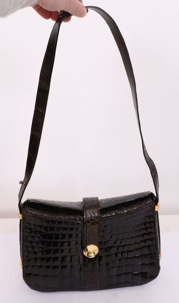 VINTAGE LEATHER HANDBAG

Brown crocodile...