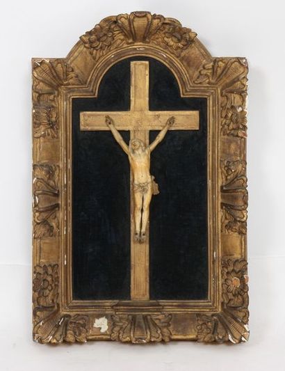 DEUX CRUXIFIX XIXè

En os et en bois, dans...