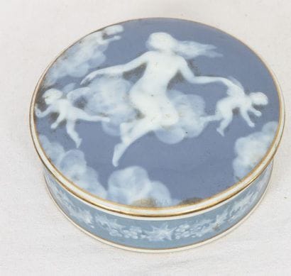 BONBONNIERE EN PORCELAINE DE LIMOGES

En...