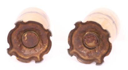 PAIRE DE VASES EN VERRE PEINT 