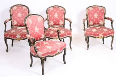 ENSEMBLE DE QUATRE CABRIOLETS LOUIS XV

En...