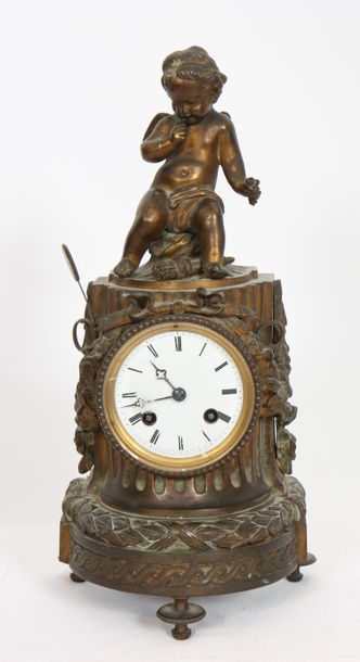 PETITE PENDULE EN BRONZE 