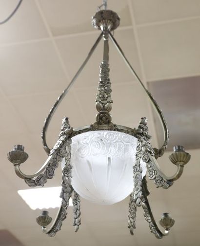 LUSTRE EN VERRE MOULE A CINQ LUMIERES 1925

A...