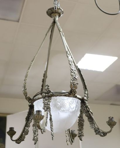 LUSTRE EN VERRE MOULE A CINQ LUMIERES 1925

A...
