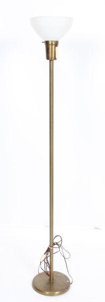 LAMPADAIRE 1950

A fut et base circulaire...