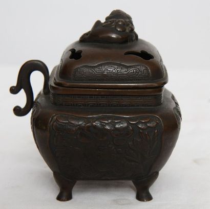 Bronze quadrangular perfume burner China...
