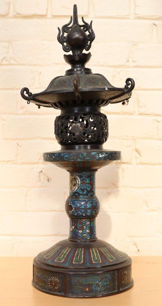 LAMPE RITUELLE EN CLOISONNE JAPON XIXè

En...