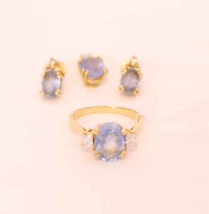 ENSEMBLE D'1 BAGUE 1 PENDENTIF ET 1 PAIRE...