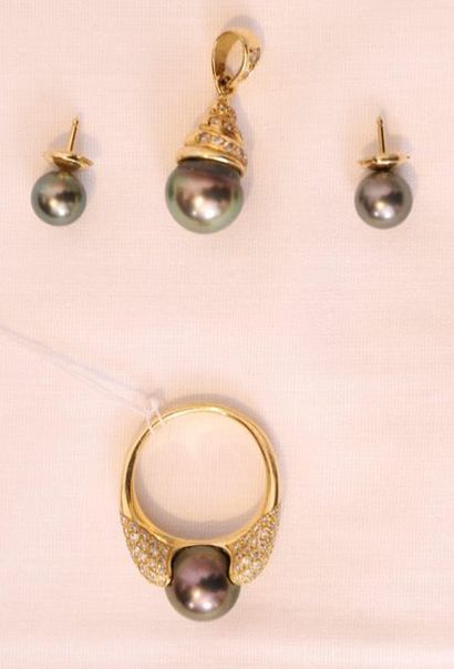 ENSEMBLE D' 1 BAGUE 1 PENDENTIF ET 1 PAIRE...
