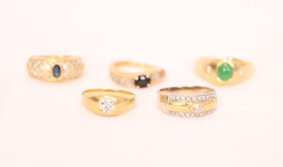 LOT DE 5 BAGUES EN OR ET PIERRES

A montures...