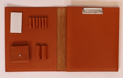 VERY BEAUTIFUL AND VERY COMPLETE LEATHER...