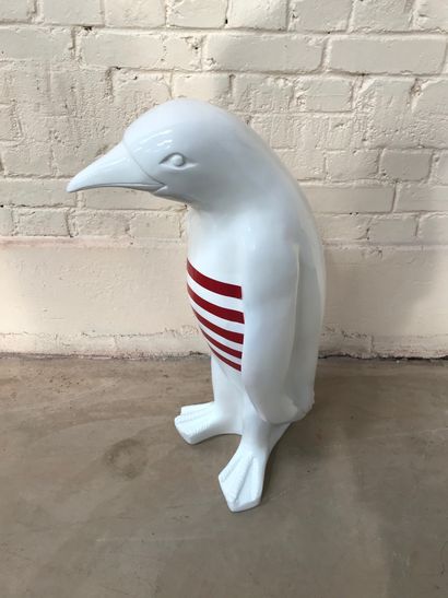 PENGUIN SCULPTURE 

Moulded resin subject...