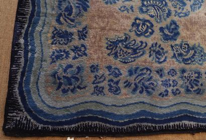 Émile GAUDISSARD
WOOL CARPET BY Émile GAUDISSARD...