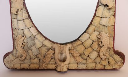 TRES BEAU ET IMPRESSIONNANT MIROIR EN OS...