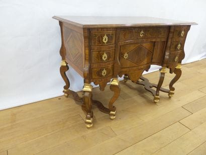BUREAU MAZARIN EN OLIVIER MARQUETE ET TEINTE...