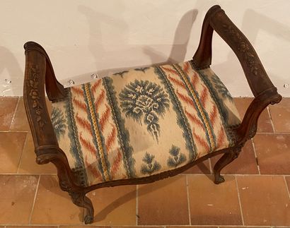 PETITE BANQUETTE DE SALON EN NOYER MASSIF

Epoque...
