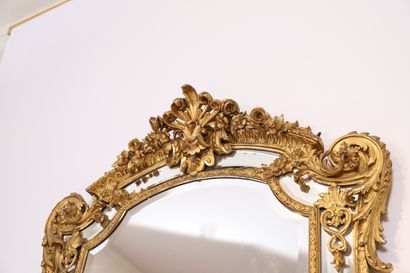 IMPORTANT AND BEAUTIFUL MIRROR WITH PARECLOSES...
