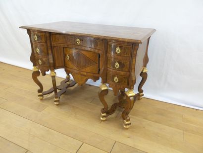 BUREAU MAZARIN EN OLIVIER MARQUETE ET TEINTE...