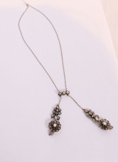 Pendentif en or blanc et argent orné d'éclats...