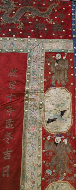 TENTURE CHINOISE EN SOIE, bouton de cuivre...