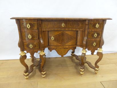 BUREAU MAZARIN EN OLIVIER MARQUETE ET TEINTE...