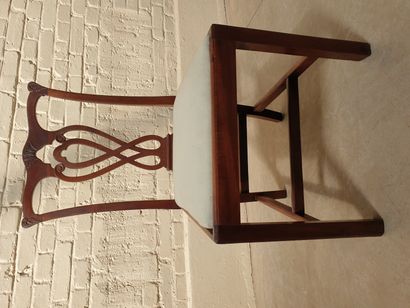 BELLE ENSEMBLE DE HUIT CHAISES EN ACAJOU...