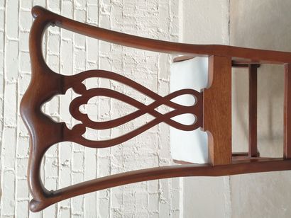 BELLE ENSEMBLE DE HUIT CHAISES EN ACAJOU...