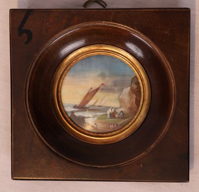 SMALL MINIATURE WITH CIRCULAR VIEW 