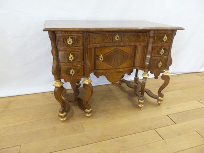 BUREAU MAZARIN EN OLIVIER MARQUETE ET TEINTE...