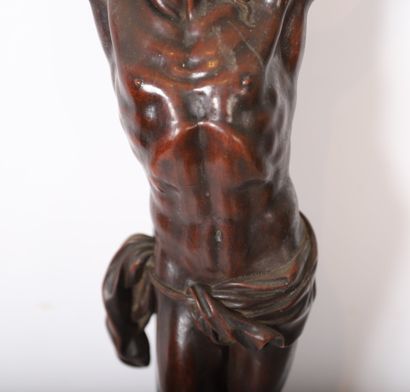 IMPORTANT ET MAGNIFIQUE CRUCIFIX EN BOIS...