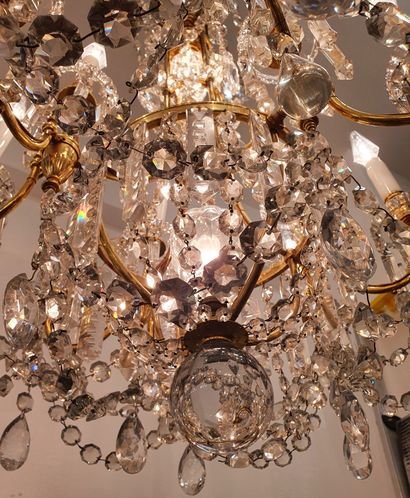 BACCARAT
LARGE AND BEAUTIFUL BACCARAT CHANDELIER...
