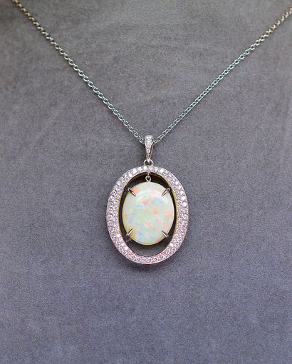 Modern white gold pendant, oval shape, set...