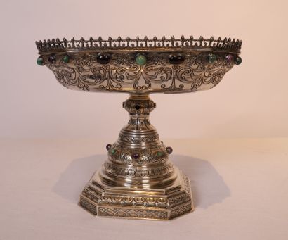 TRES BELLE COUPE EN ARGENT SUR PIEDOUCHE...