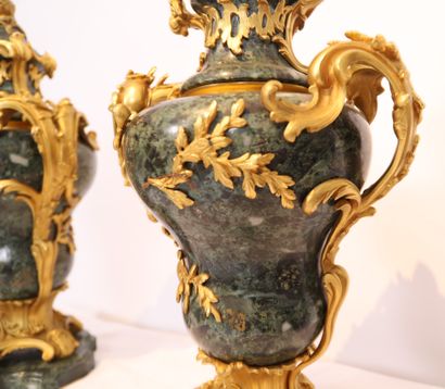 PAIR OF CASSOLETTES ROCAILLE 19th century

In...
