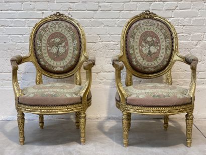 A VERY NICE PAIR OF MEDAILION BACKED ARMCHAIRS...