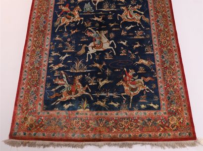 
TRES FIN ET ORIGINAL TAPIS GHOUM EN SOIE...