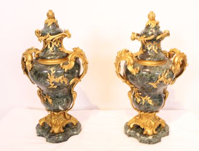 PAIR OF CASSOLETTES ROCAILLE 19th century

In...