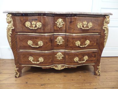 TRES BELLE COMMODE D'ILE DE FRANCE DE FORME...