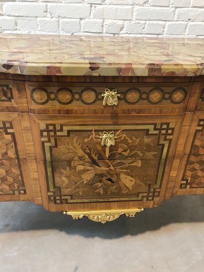 VERY BEAUTIFUL AND RICH TRANSITIONAL CHEST...