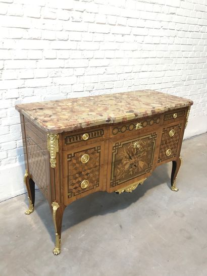 VERY BEAUTIFUL AND RICH TRANSITIONAL CHEST...