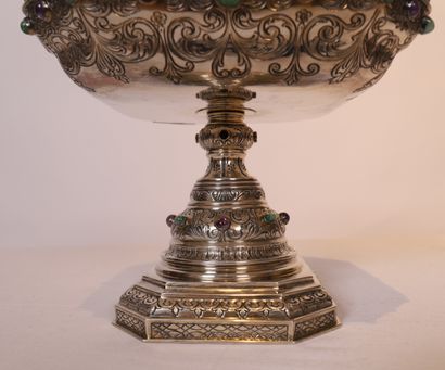 TRES BELLE COUPE EN ARGENT SUR PIEDOUCHE...
