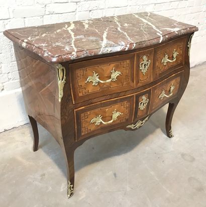 NICE LITTLE JUMPING CHEST OF DRAWERS WITH...