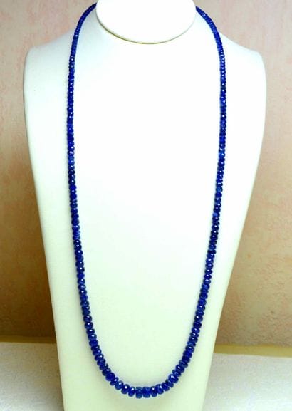 Important necklace of natural sapphires cut...