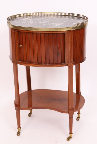 SMALL OVAL MAHOGANY COFFEE TABLE LOUIS XVI

In...